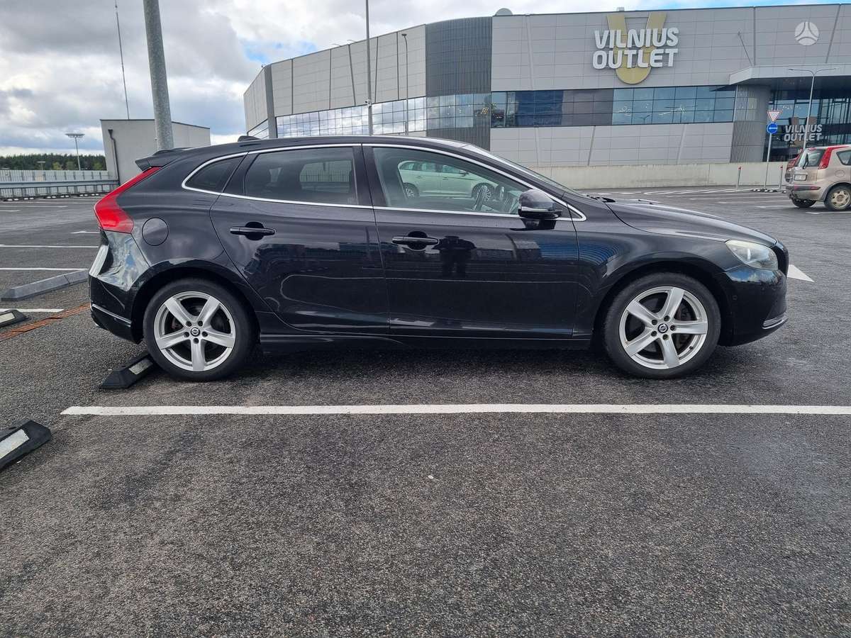 Volvo V40, 2.0 l., hatchback