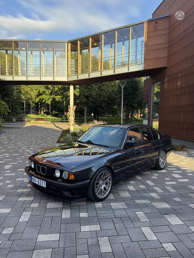 BMW 535, 3.4 l., Седан