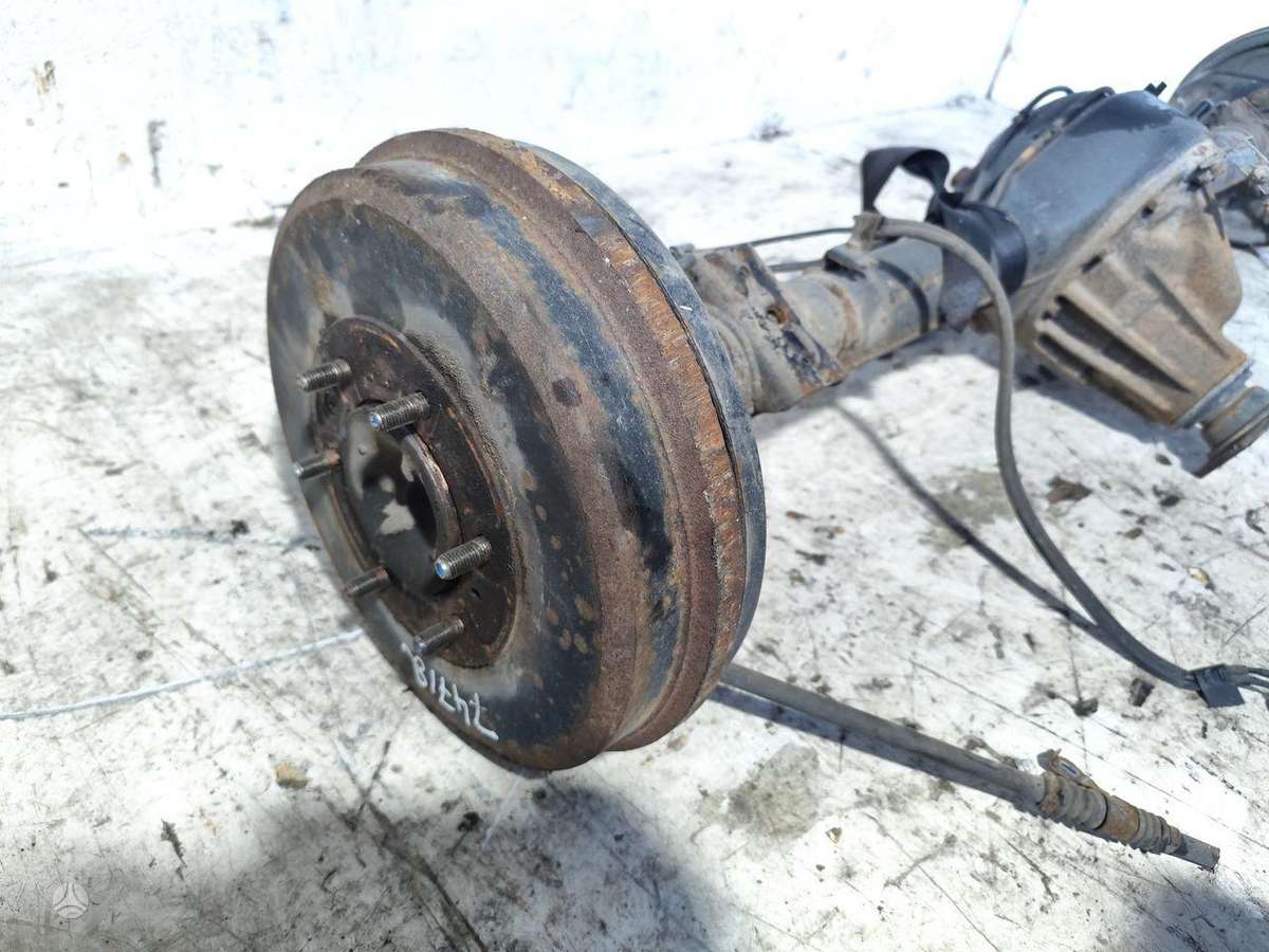 Isuzu D-Max shock absorber