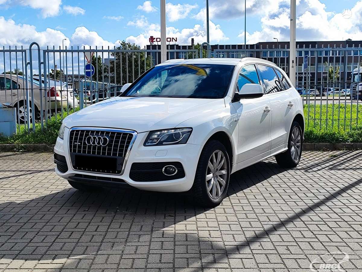Audi Q5, 2.0 l., off-road / crossover