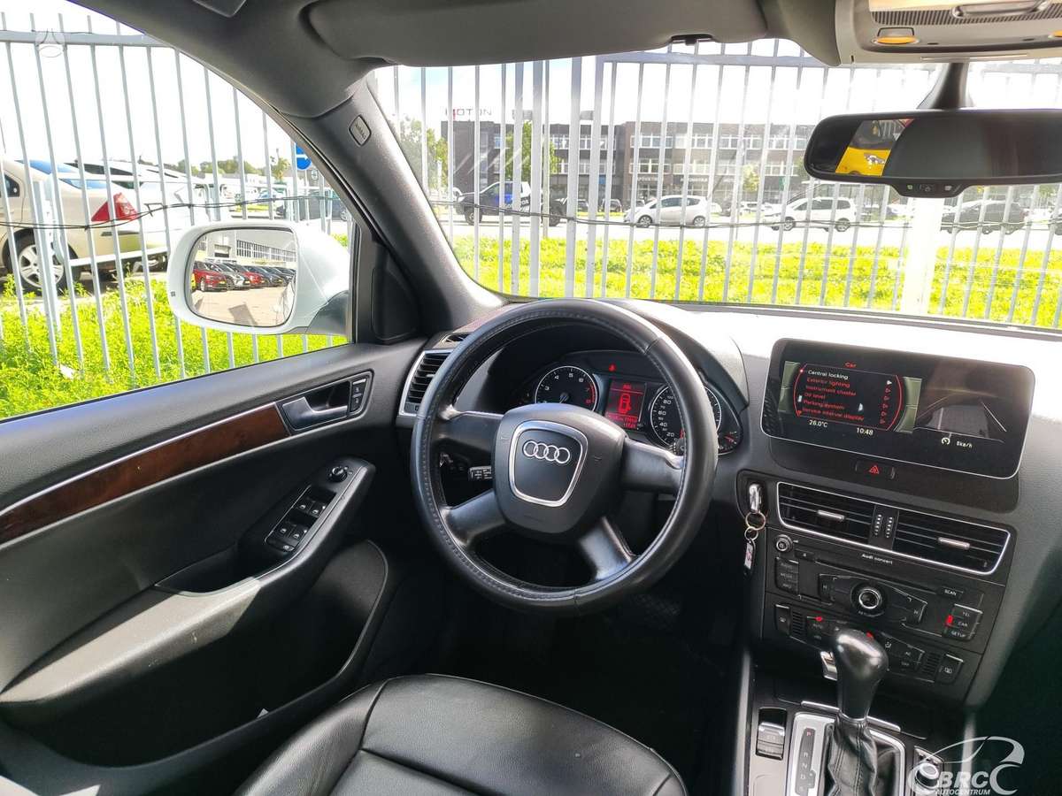 Audi Q5, 2.0 l., off-road / crossover