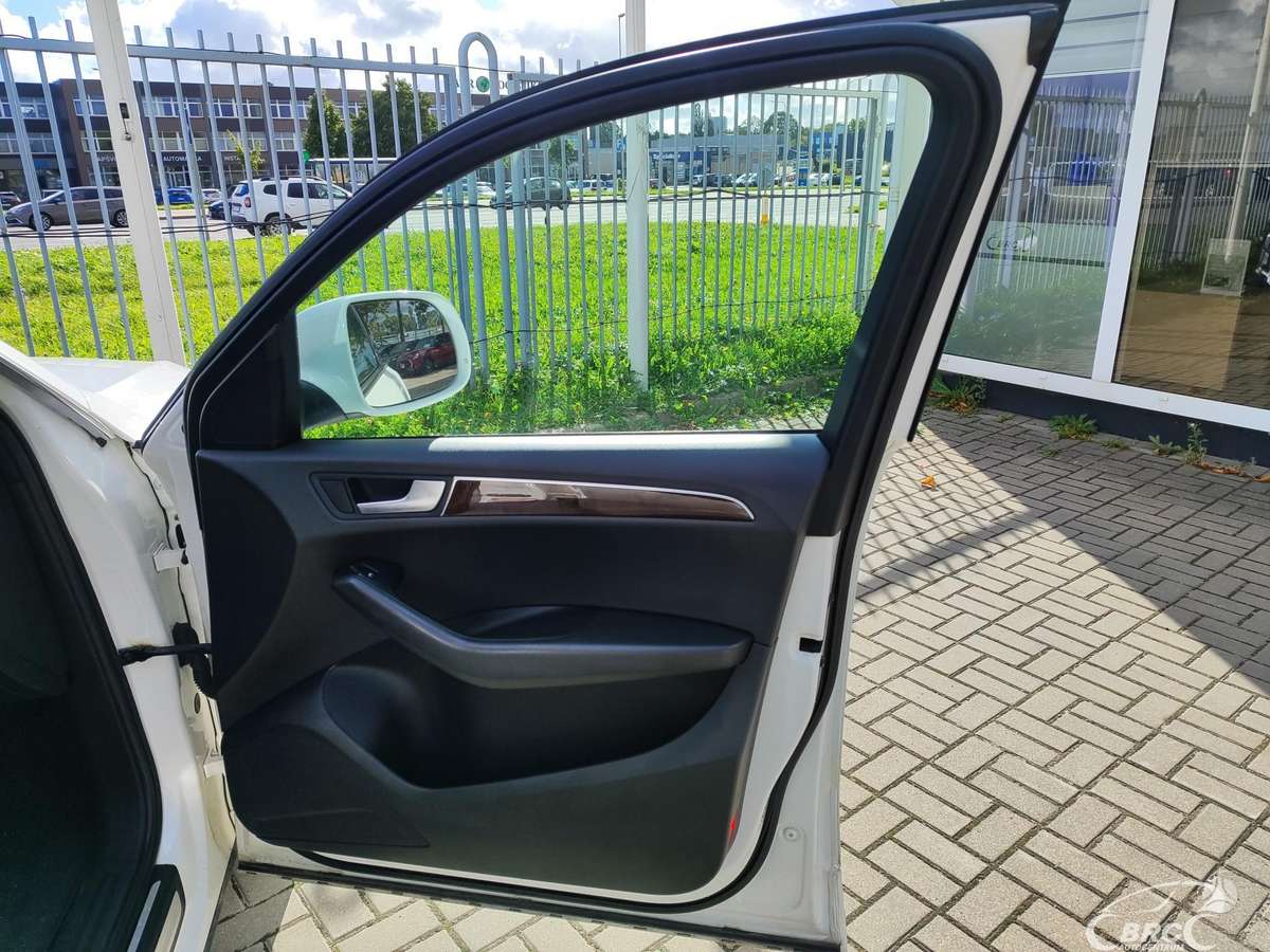 Audi Q5, 2.0 l., off-road / crossover