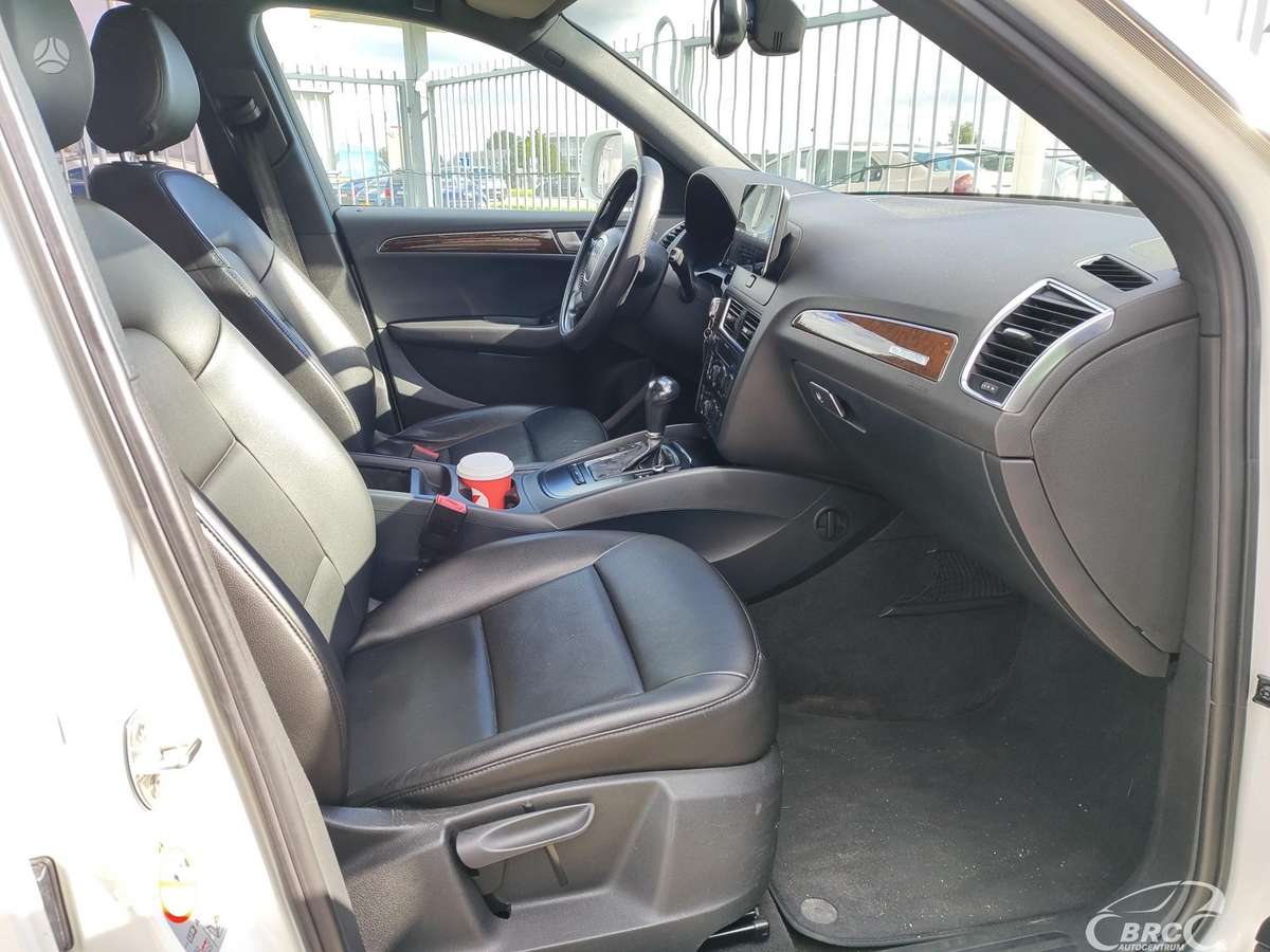 Audi Q5, 2.0 l., off-road / crossover