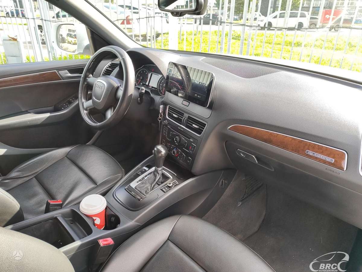 Audi Q5, 2.0 l., off-road / crossover