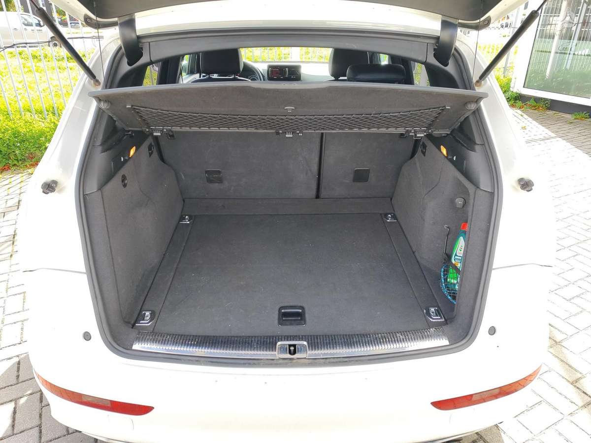 Audi Q5, 2.0 l., off-road / crossover
