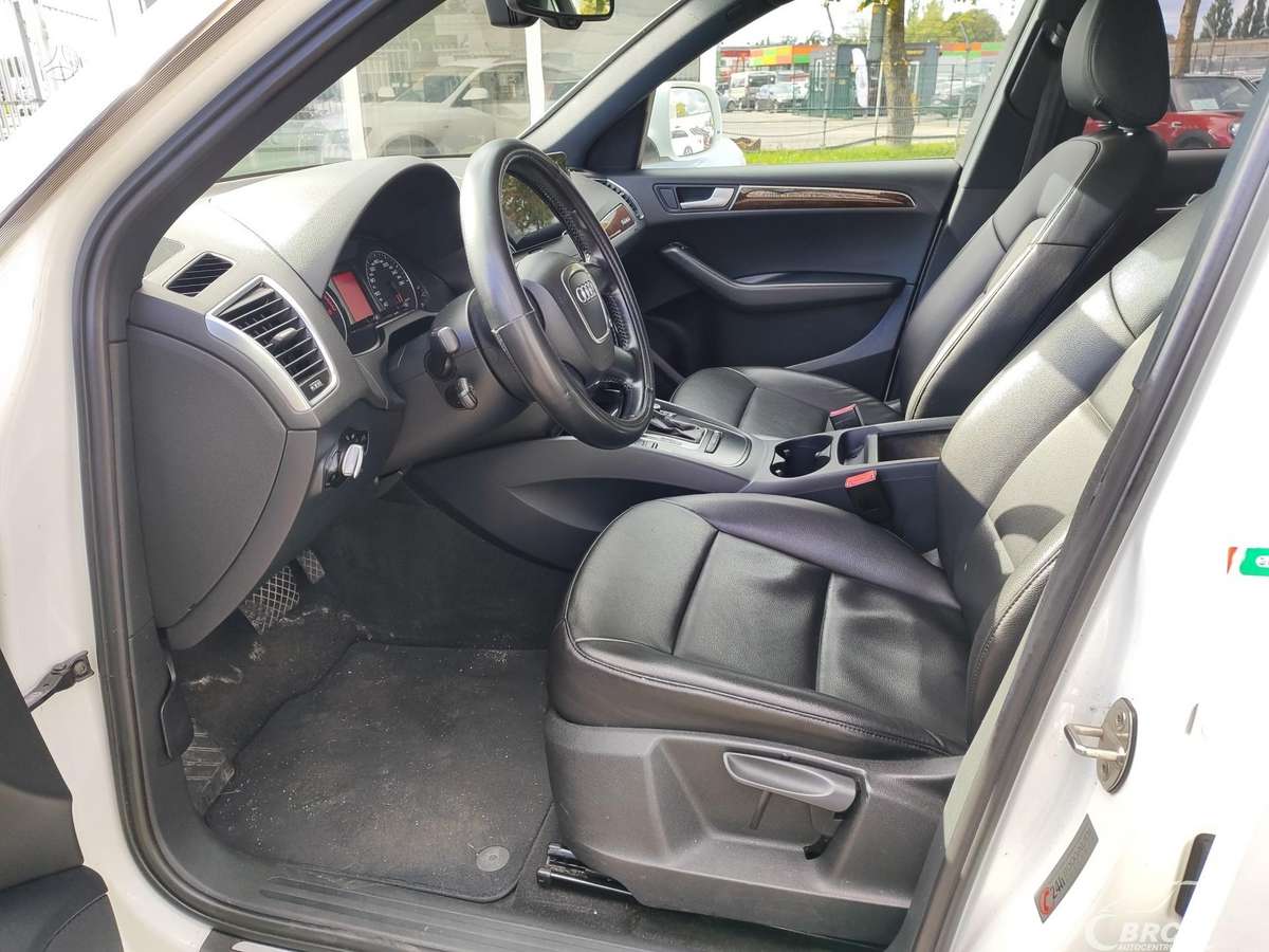 Audi Q5, 2.0 l., off-road / crossover