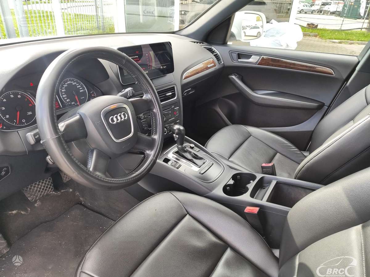 Audi Q5, 2.0 l., off-road / crossover