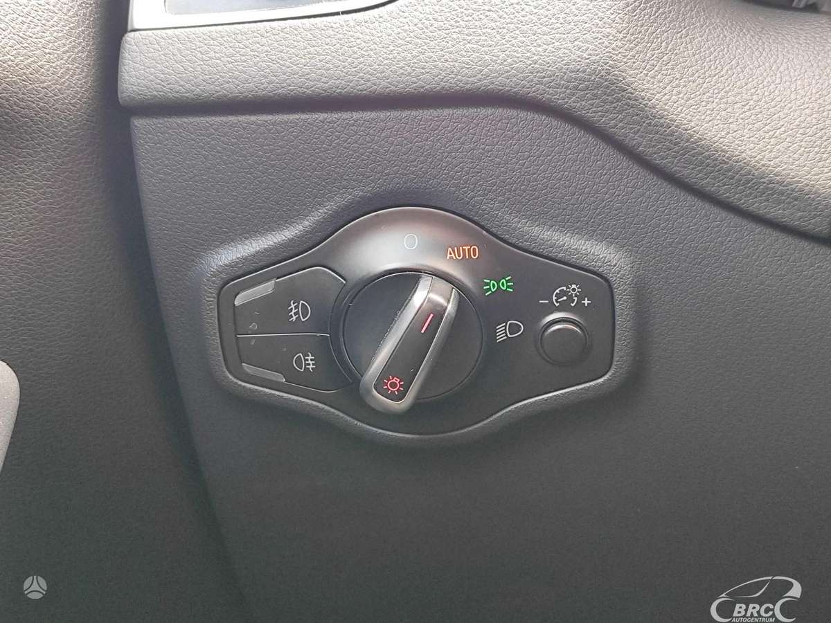 Audi Q5, 2.0 l., off-road / crossover