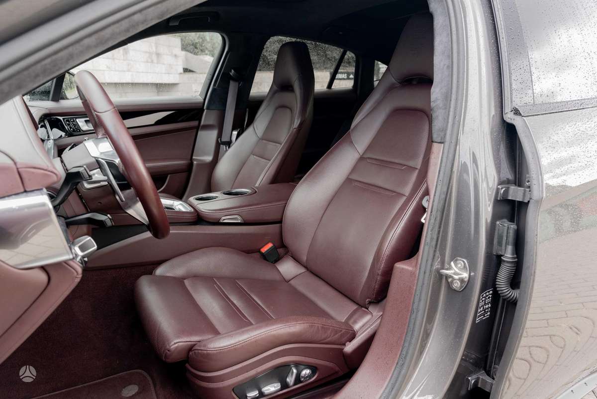 Porsche Panamera, 3.0 l., saloon / sedan