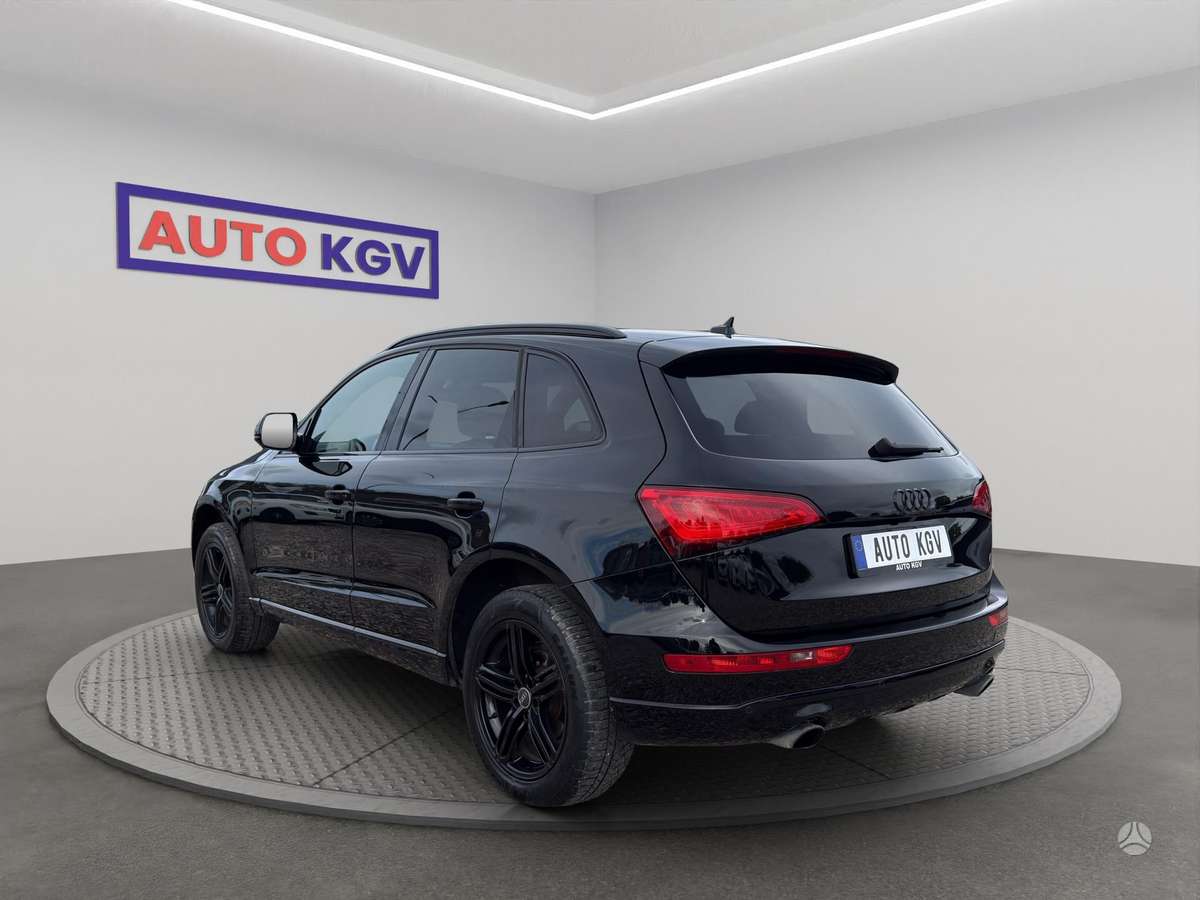 Audi Q5, 2.0 l., off-road / crossover