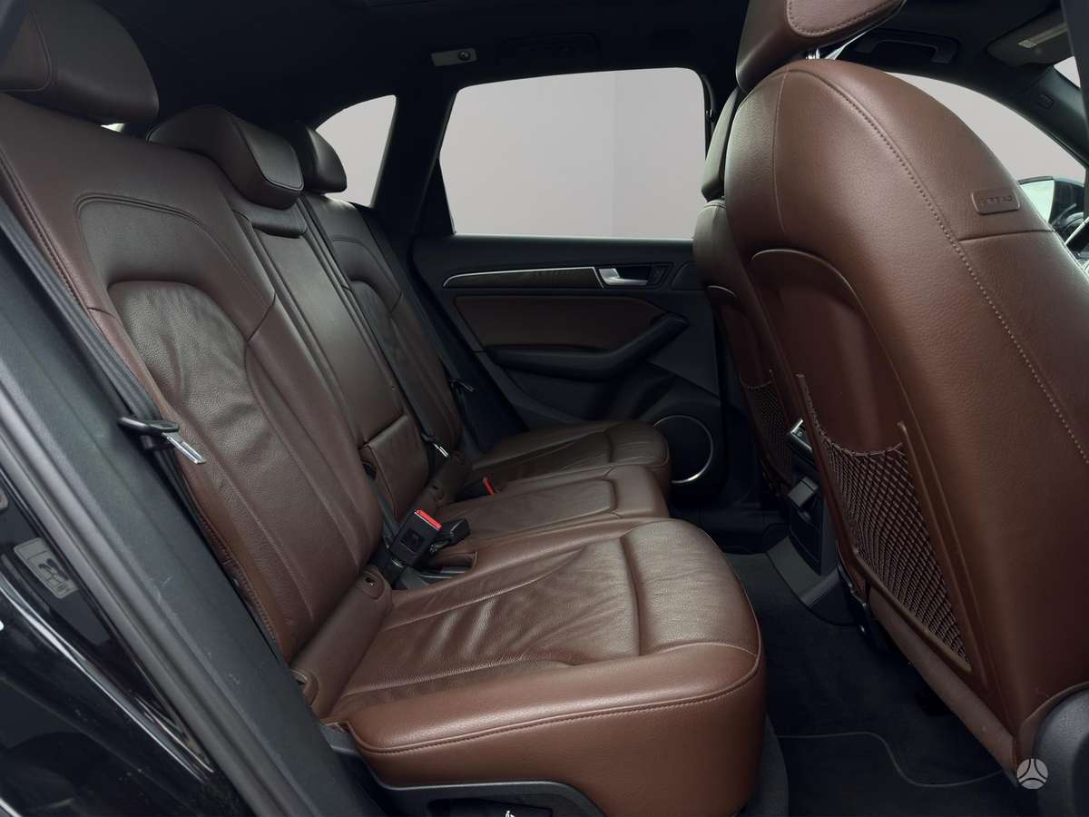 Audi Q5, 2.0 l., off-road / crossover