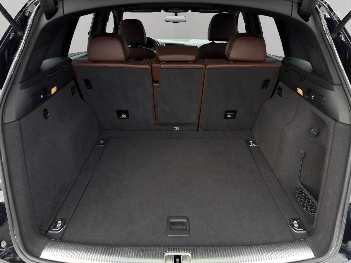 Audi Q5, 2.0 l., off-road / crossover