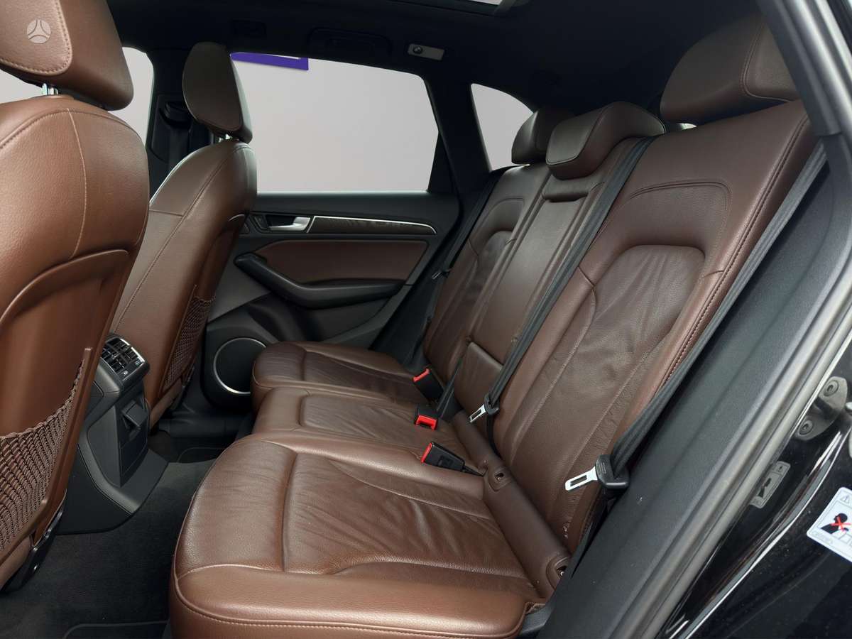 Audi Q5, 2.0 l., off-road / crossover