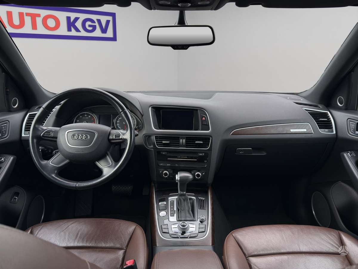 Audi Q5, 2.0 l., off-road / crossover