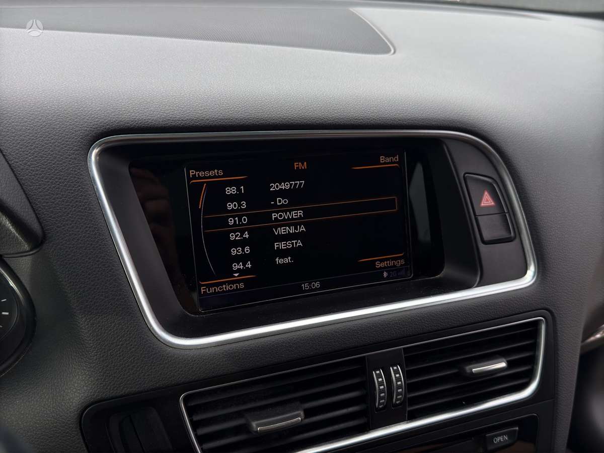 Audi Q5, 2.0 l., off-road / crossover