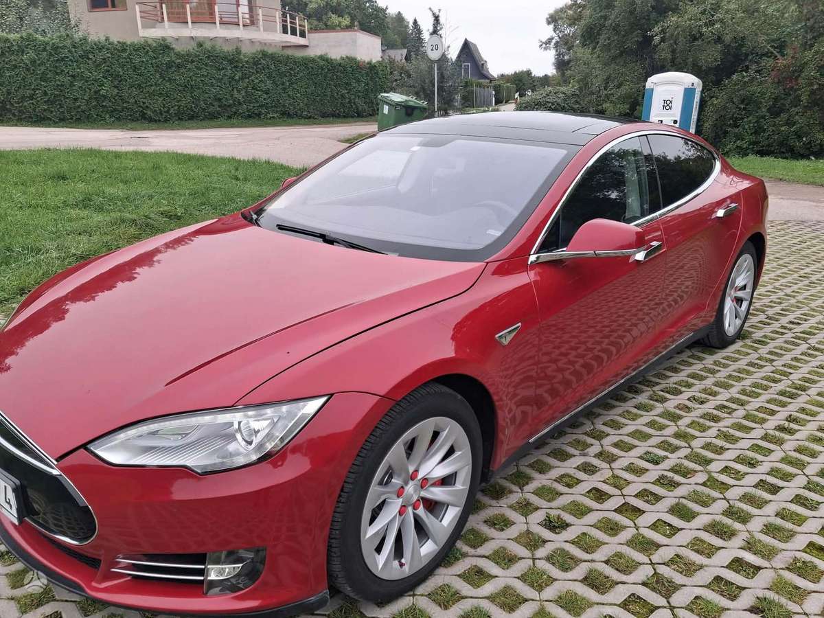 Tesla Model S, 85 кВт·ч, Седан