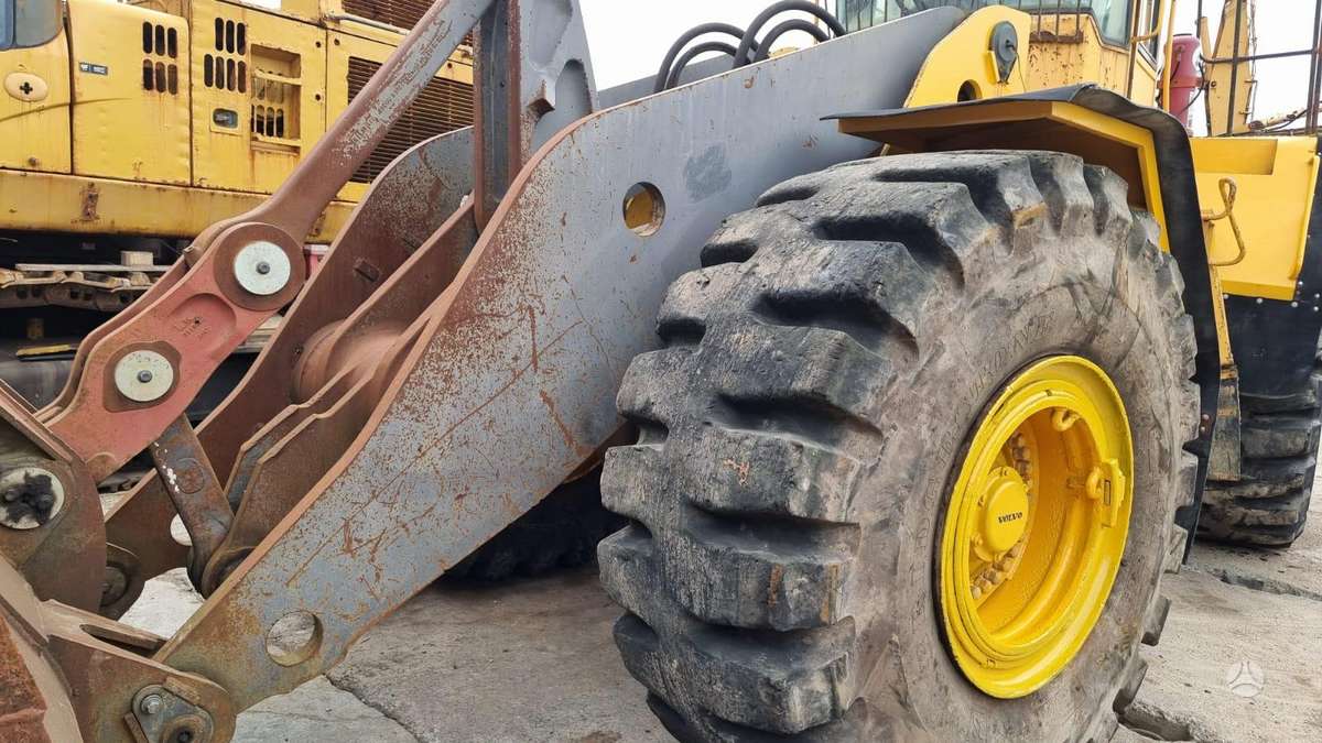 Volvo L 220E, frontaliniai krautuvai