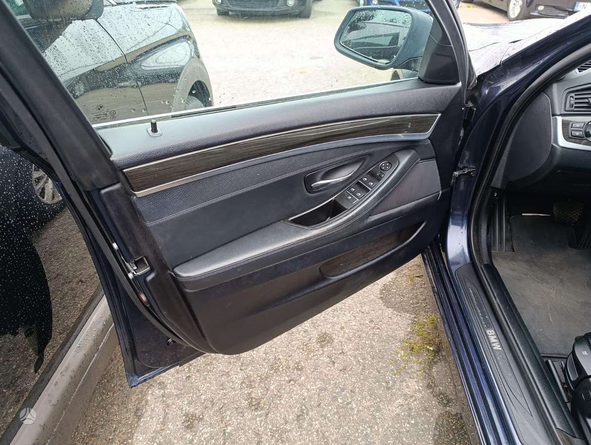 BMW 520, universalas