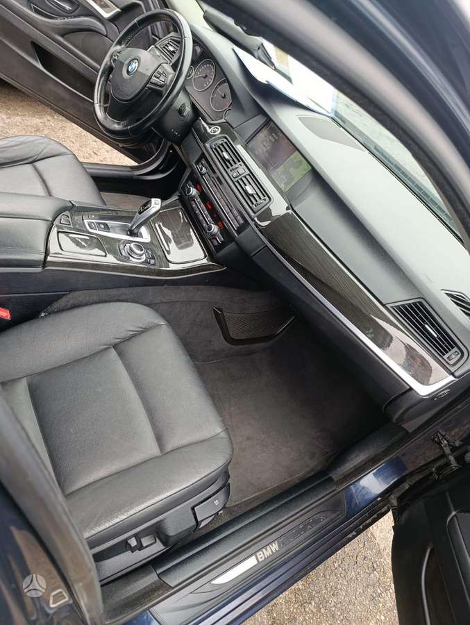 BMW 520, universalas