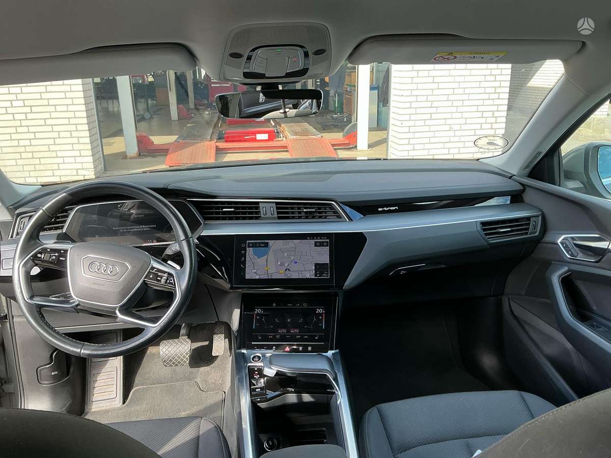 Audi Q8 e-tron, Внедорожник / Кроссовер