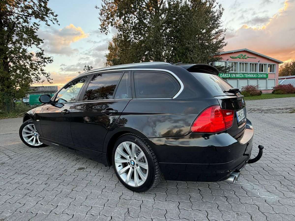 BMW 330, 3.0 l., wagon