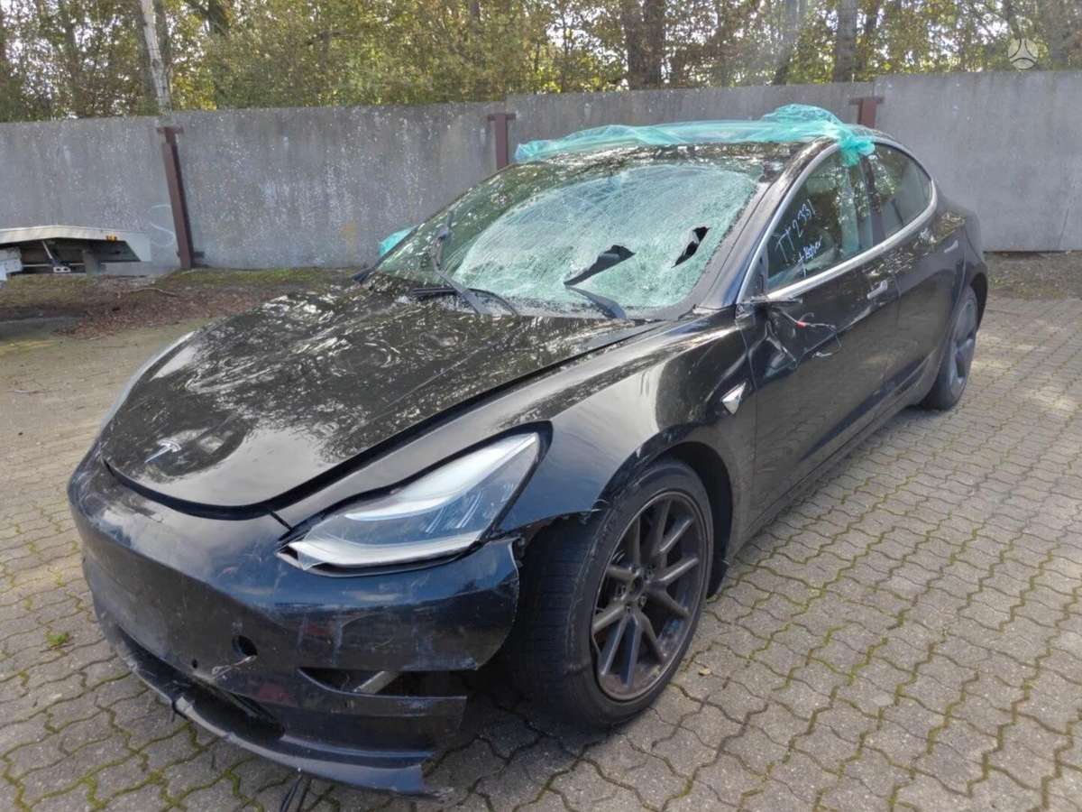 Tesla Model 3, 81 kWh, hatchback