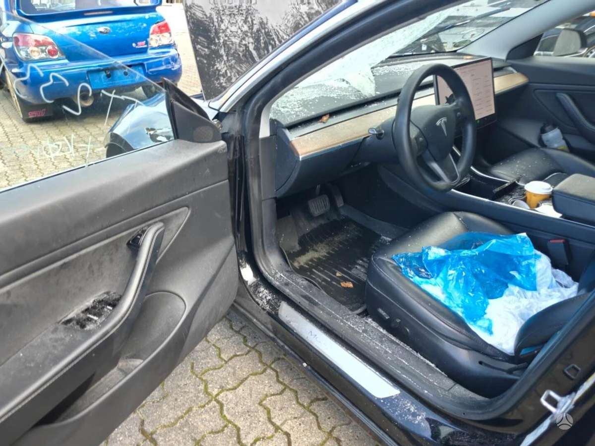 Tesla Model 3, 81 kWh, hatchback