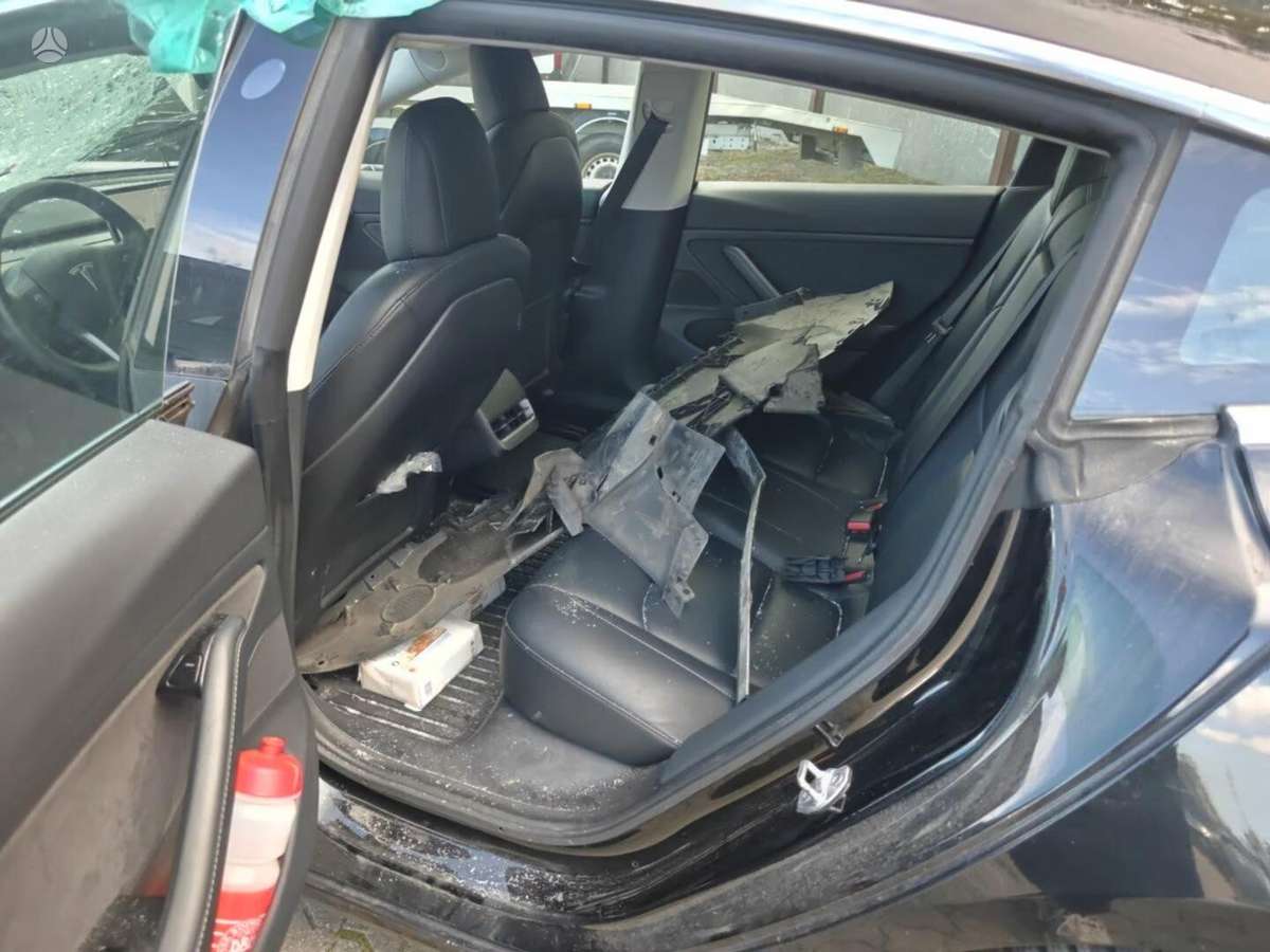 Tesla Model 3, 81 kWh, hatchback