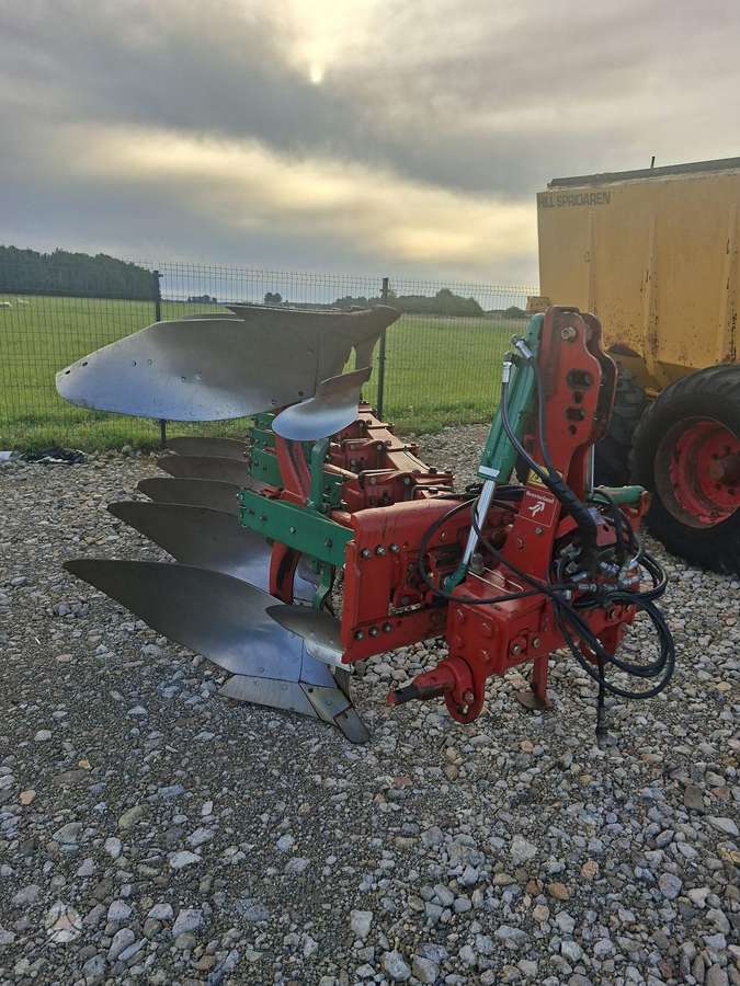 Kverneland ES 80-200-28, ploughs