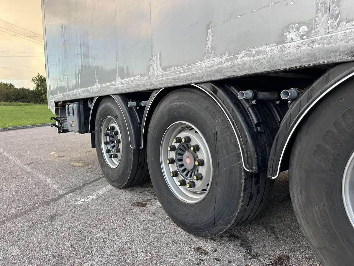 Kraker K200, su slankiojančiomis grindimis