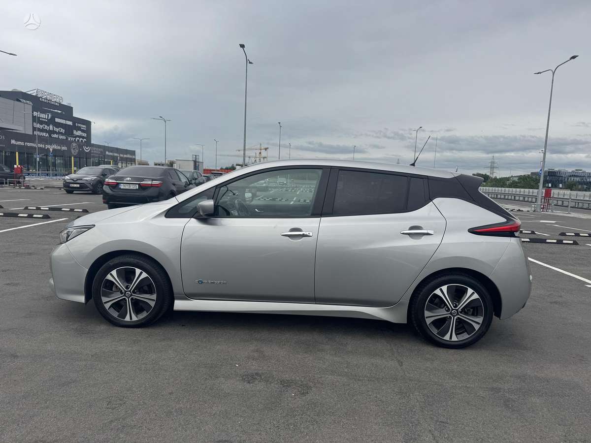 Nissan Leaf, 40 kWh, hatchback
