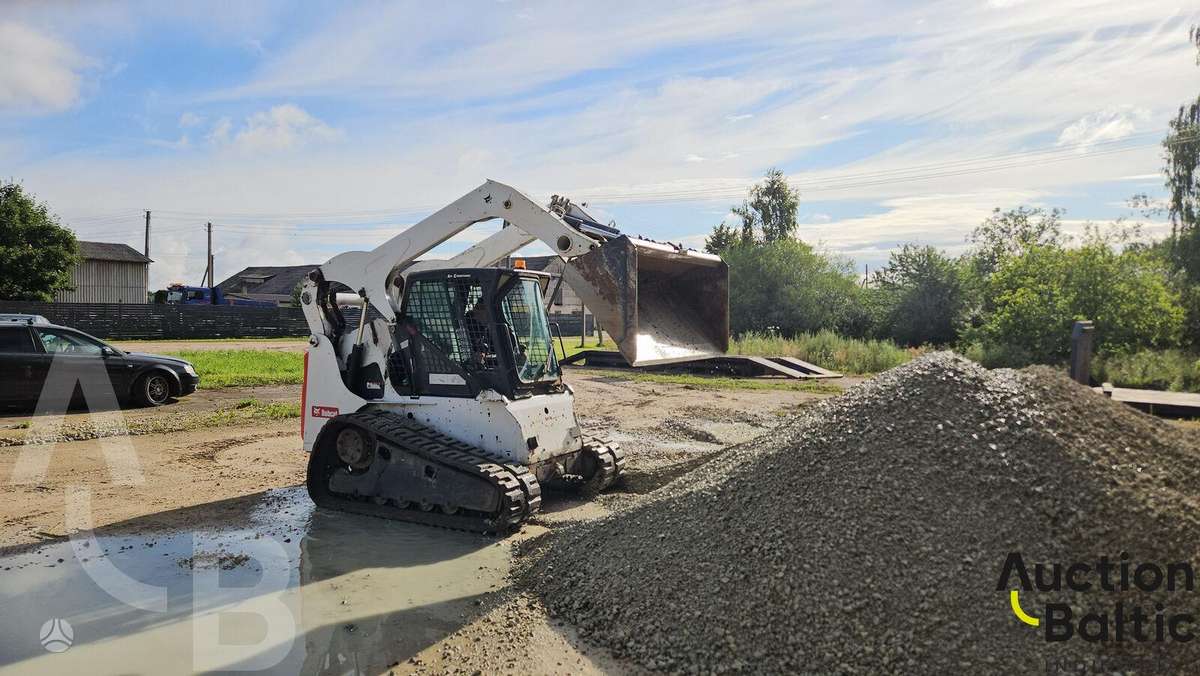 Bobcat T 300, mini loaders