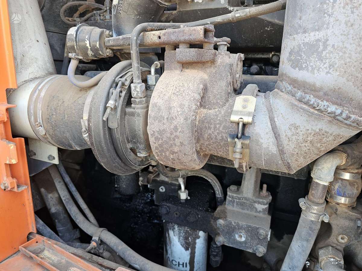 Hitachi ZW330, фронтальные погрузчики
