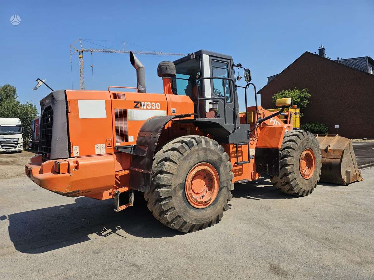 Hitachi ZW330, фронтальные погрузчики