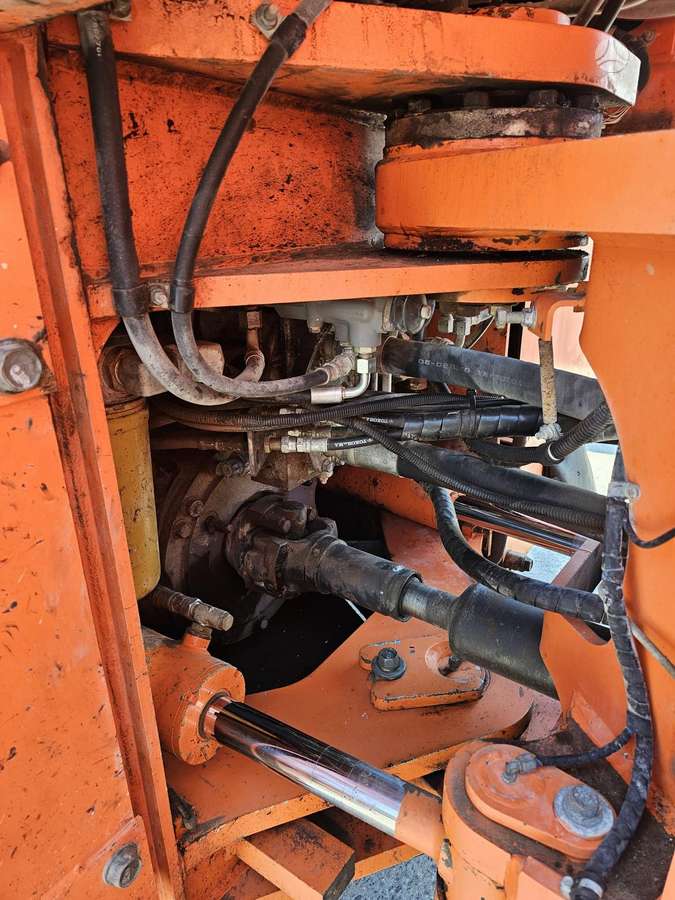 Hitachi ZW330, фронтальные погрузчики