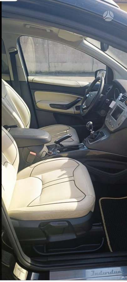 Ford Kuga 2009 — interior