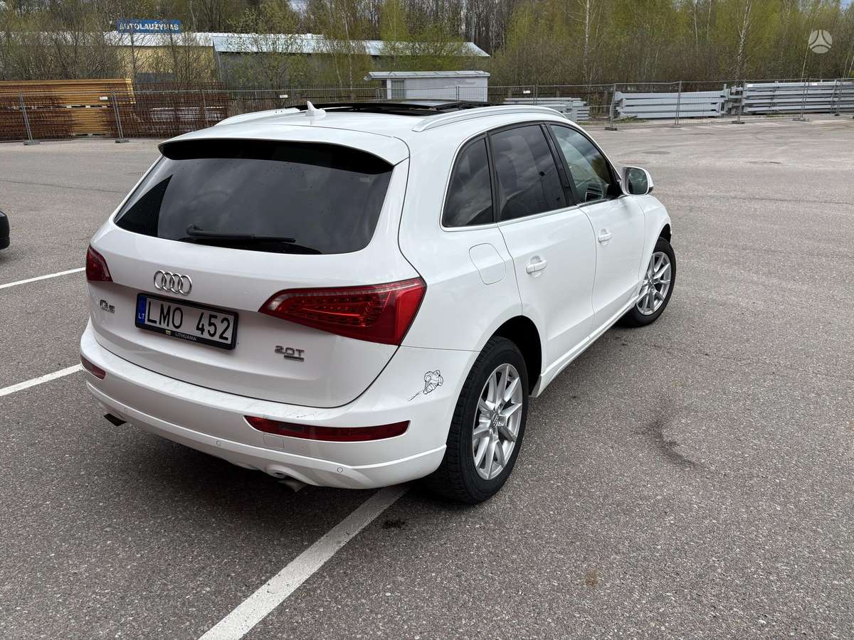 Audi Q5, 2.0 l., off-road / crossover