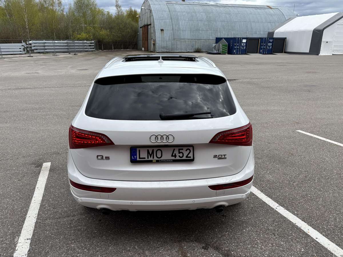 Audi Q5, 2.0 l., off-road / crossover