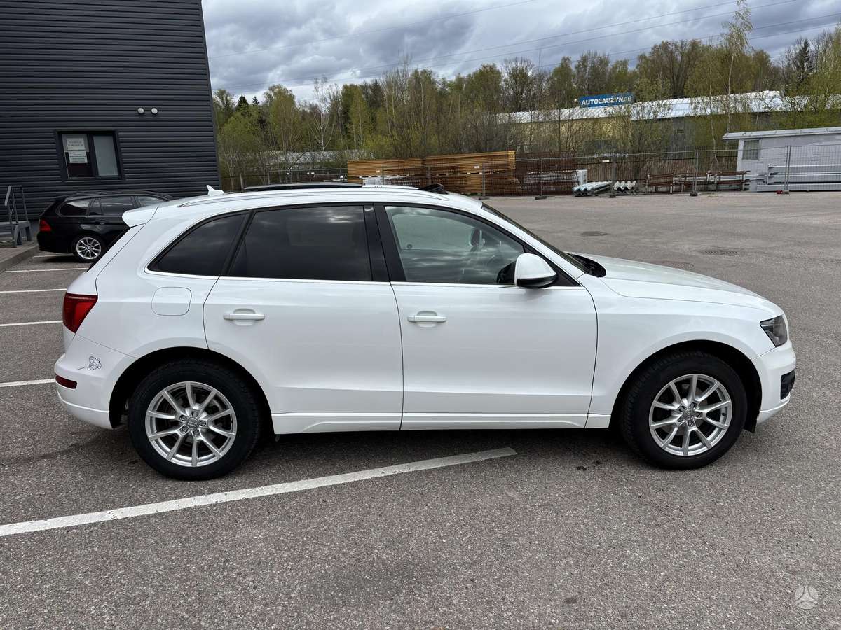 Audi Q5, 2.0 l., off-road / crossover