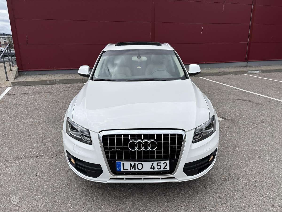 Audi Q5, 2.0 l., off-road / crossover