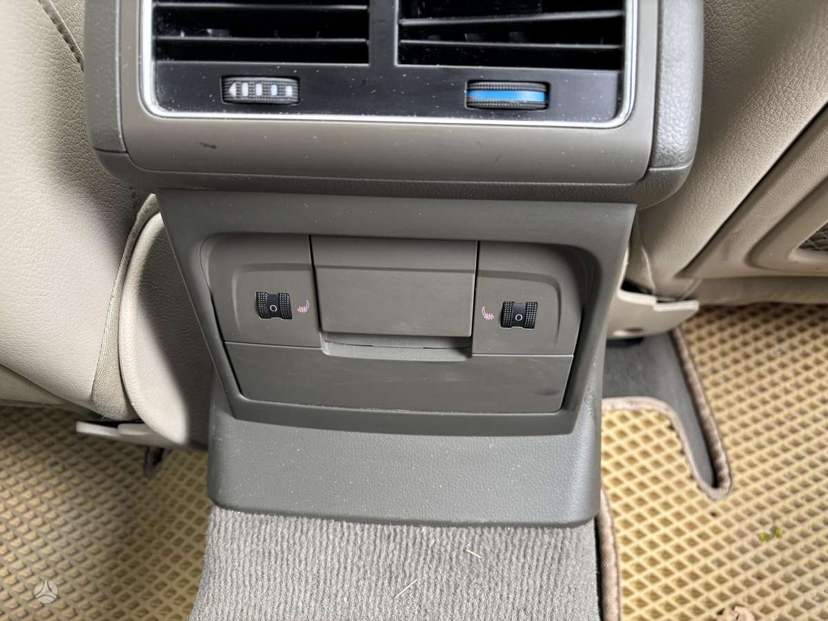 Audi Q5, 2.0 l., off-road / crossover