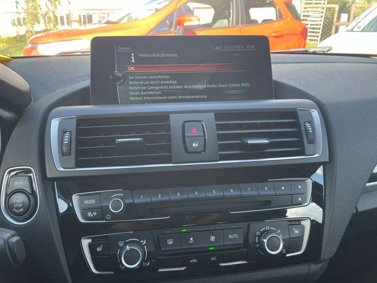 BMW 118, 1.5 l., Хэтчбек