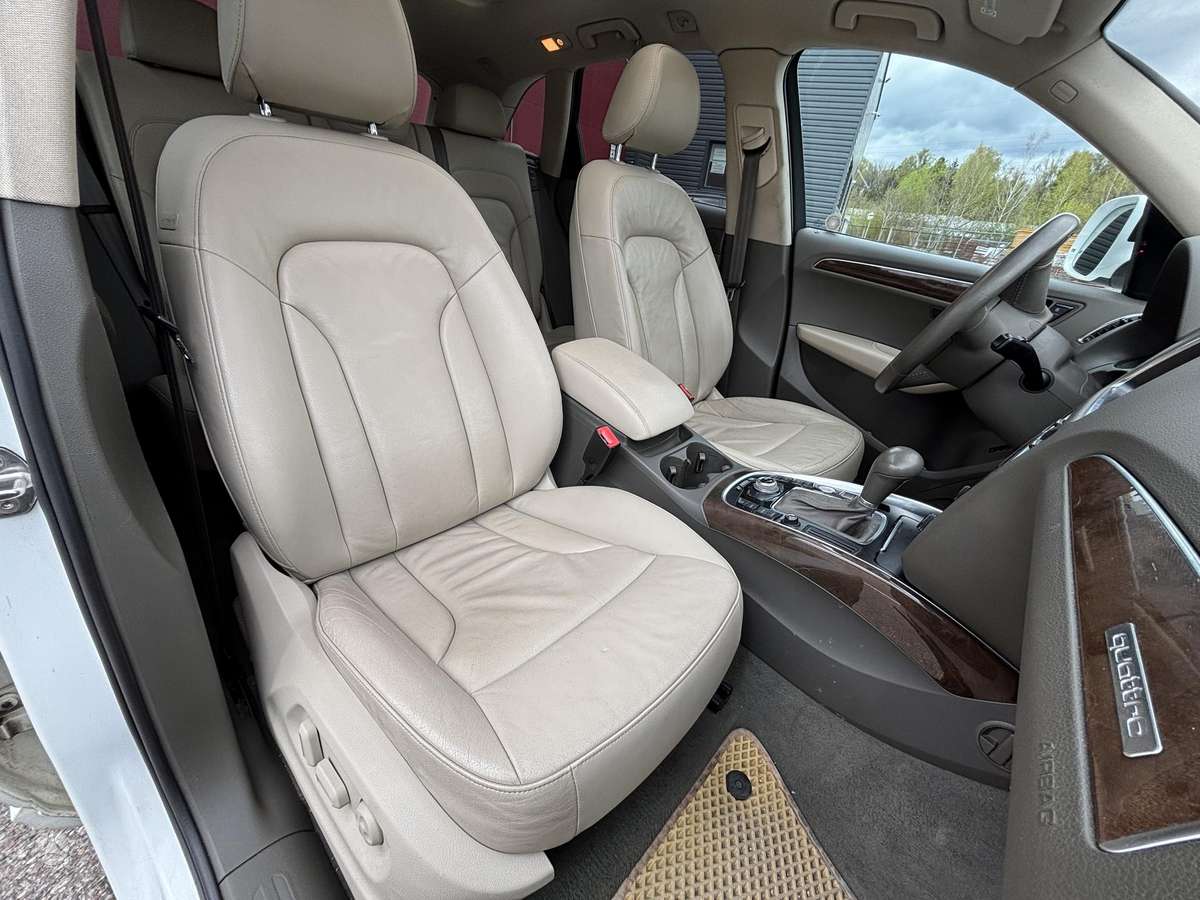 Audi Q5, 2.0 l., off-road / crossover