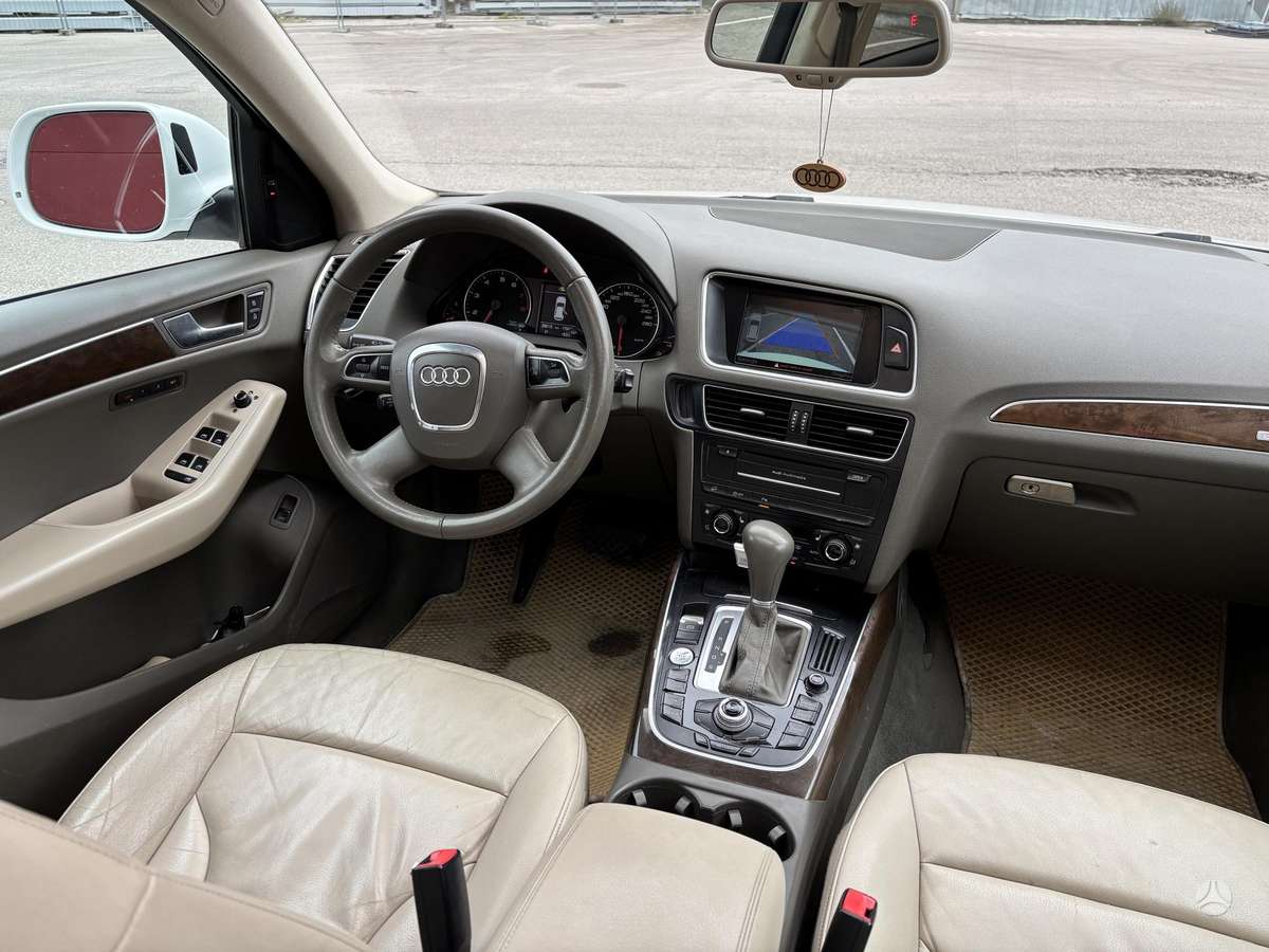 Audi Q5, 2.0 l., off-road / crossover