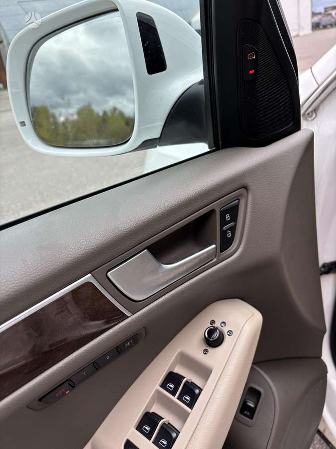 Audi Q5, 2.0 l., off-road / crossover