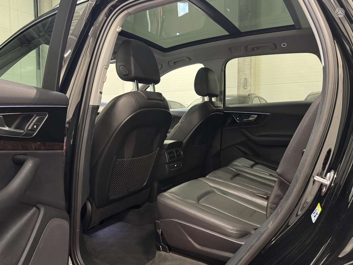 Audi Q7, 3.0 l., off-road / crossover