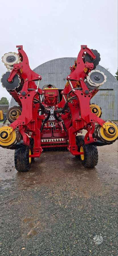 Vaderstad Carrier 820, žemės dirbimo / ruošimo technika
