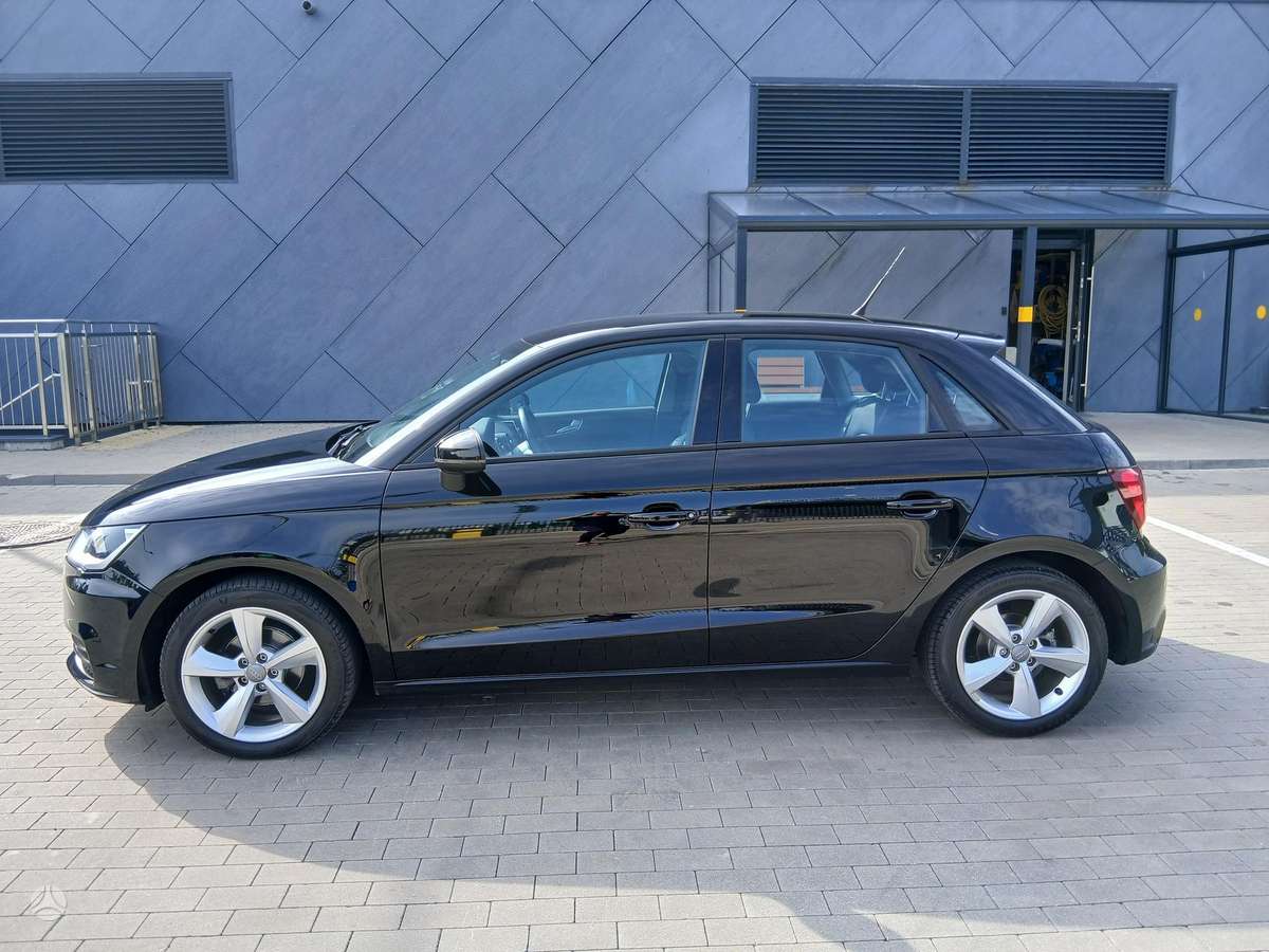 Audi A1, 1.0 l., Хэтчбек