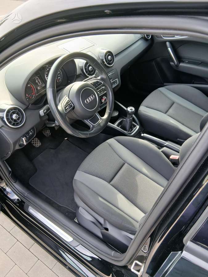 Audi A1, 1.0 l., hatchback