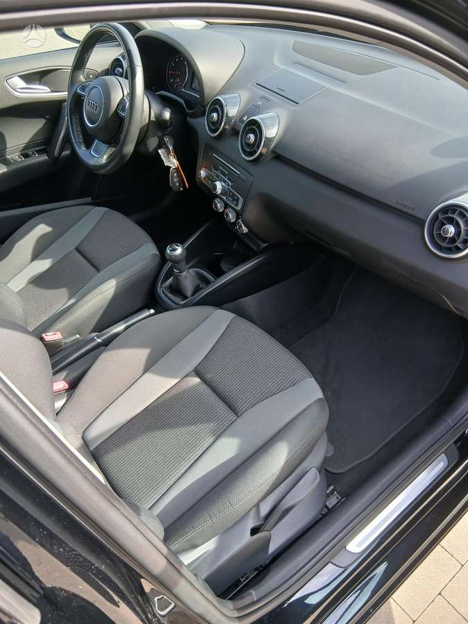Audi A1, 1.0 l., hatchback